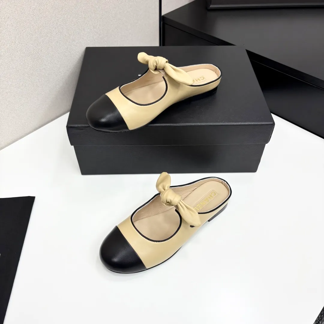 👟👟Ex-factory price 480👟👟 Chanel 25C Early Spring Mary Jane Shoes Series This season’s shoes are all great! The pure black Mary Jane is very comfortable on the feet and the upper leather is also very soft, so you don’t have to worry about rubbing your feet. The bunny ears are also very cute, and the black and white color matching and black fabric cover are very nice. Upper cowhide, inner sheepskin, genuine leather outsole Size: 35-39 40/41 Customized, non-refundable and non-exchangeable
